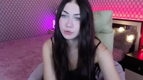 Snapshot of sunny_sweetyy chatting on 09/25/25, 06:22 S U N N Y online show from 09/25/25, 06:22