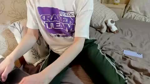 Alina   Streams Mon to Fri online show from 11/11/25, 03:23