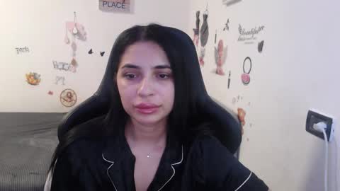 Snapshot of sunrocss chatting on 11/29/25, 10:18 sunrocss online show from 11/29/25, 10:18