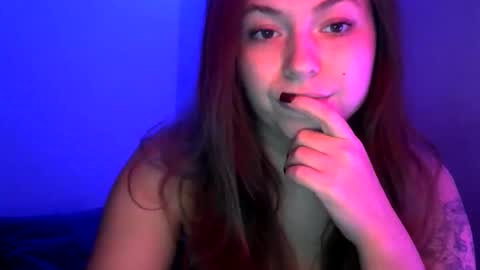 Snapshot of sunset_li chatting on 11/11/25, 01:00 Lisa online show from 11/11/25, 01:00