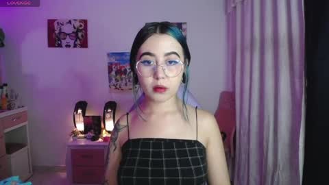 Snapshot of sunset_pienk chatting on 05/18/26, 04:40 Sunset online show from 05/18/26, 04:40