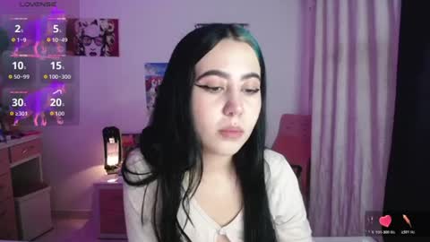 Snapshot of sunset_pienk chatting on 06/18/26, 06:13 Sunset online show from 06/18/26, 06:13