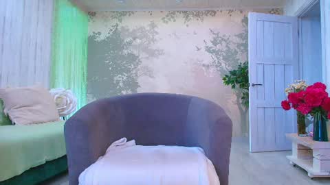 Snapshot of sunshine13_ chatting on 06/15/26, 04:04 Eva online show from 06/15/26, 04:04