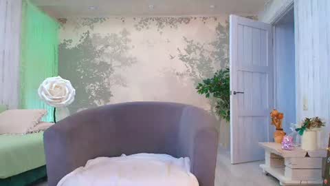 Snapshot of sunshine13_ chatting on 06/29/26, 04:30 Eva online show from 06/29/26, 04:30