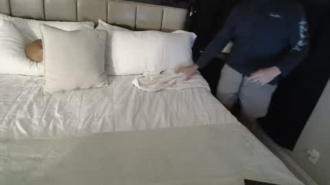 Snapshot of sunshine33604 chatting on 11/09/25, 05:06 Ryan online show from 11/09/25, 05:06