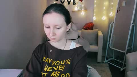 Snapshot of sunshine_blaze chatting on 02/15/26, 05:26 Alice online show from 02/15/26, 05:26