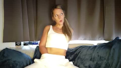 Snapshot of sunshine_diddy chatting on 02/19/25, 04:00 Ava online show from 02/19/25, 04:00