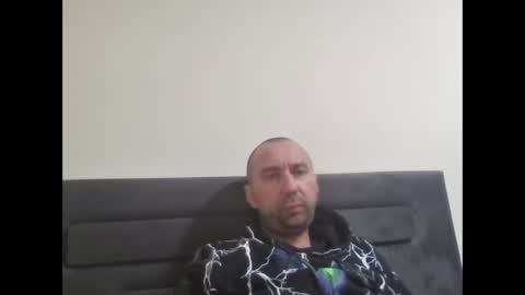 super42835015 online show from 10/18/25, 05:03