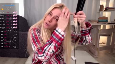 Snapshot of super_peach_stream chatting on 02/05/25, 09:36 ANNApvt open full info in bio online show from 02/05/25, 09:36