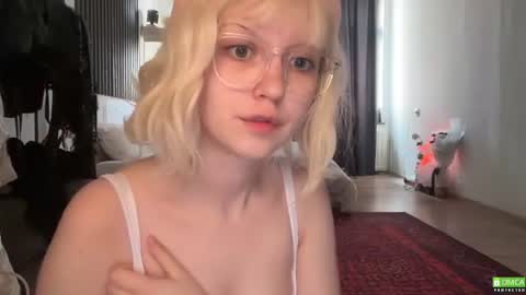 Snapshot of super_pixie chatting on 07/22/26, 01:47 super_pixie online show from 07/22/26, 01:47