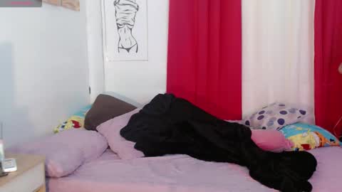 Snapshot of superhotvaleria chatting on 09/12/25, 09:48 Im val online show from 09/12/25, 09:48