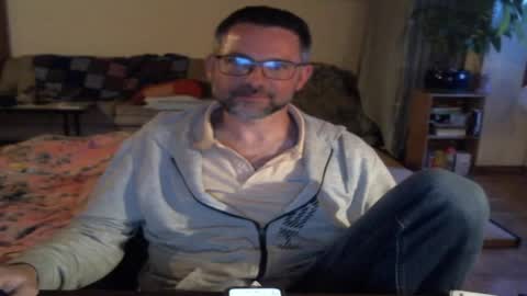 Snapshot of supersquirrel81 chatting on 04/19/26, 06:21 supersquirrel81 online show from 04/19/26, 06:21