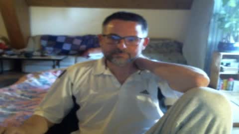 Snapshot of supersquirrel81 chatting on 04/24/26, 04:20 supersquirrel81 online show from 04/24/26, 04:20