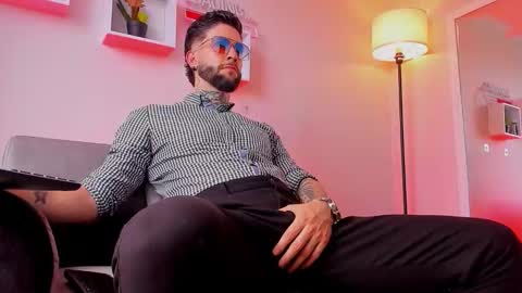 supreme_alpha_ online show from 11/26/25, 08:21