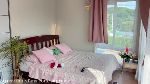 Snapshot of supremeraven chatting on 12/23/24, 08:22 Raven - Ravie online show from 12/23/24, 08:22