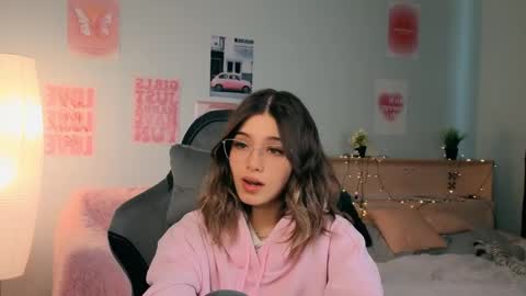 Sara online show from 05/01/26, 01:37