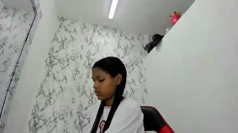Snapshot of surifoster chatting on 05/10/26, 01:49 suri online show from 05/10/26, 01:49