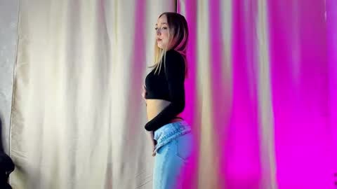 Annie online show from 02/13/25, 01:29