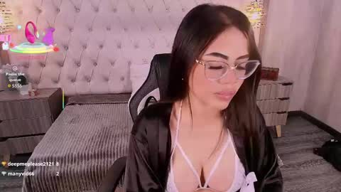 Snapshot of susan_voltaire chatting on 05/11/26, 02:45 susan_voltaire online show from 05/11/26, 02:45