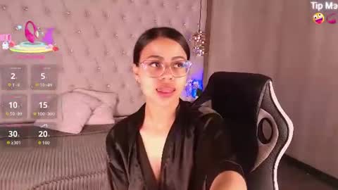 Snapshot of susan_voltaire chatting on 06/18/26, 12:20 susan_voltaire online show from 06/18/26, 12:20