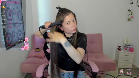 Snapshot of susana_garciaa chatting on 12/02/24, 10:23  Susana   ig susanna garcia23 online show from 12/02/24, 10:23