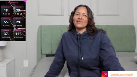 Snapshot of susannewolf_ chatting on 10/22/25, 12:16 Amelia online show from 10/22/25, 12:16