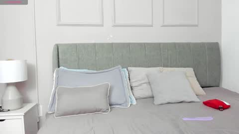 Amelia  online show from 11/26/25, 12:17