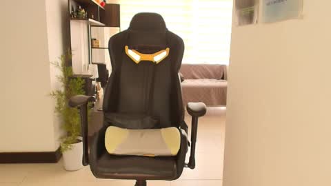 Susan Rhodes online show from 10/28/25, 02:20