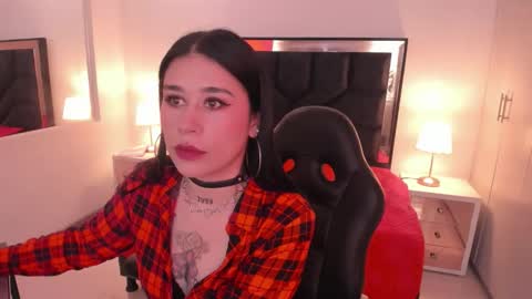 susanvilla online show from 11/07/25, 07:58