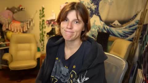 Snapshot of sushifox chatting on 12/15/25, 12:59 online show from 12/15/25, 12:59