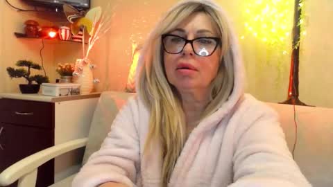 Snapshot of susiexnoreen chatting on 02/02/26, 01:10 SusiexNoreen online show from 02/02/26, 01:10