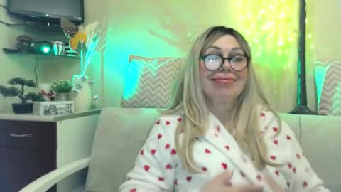 Snapshot of susiexnoreen chatting on 02/08/26, 08:40 SusiexNoreen online show from 02/08/26, 08:40