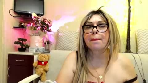 Snapshot of susiexnoreen chatting on 06/21/26, 02:25 SusiexNoreen online show from 06/21/26, 02:25