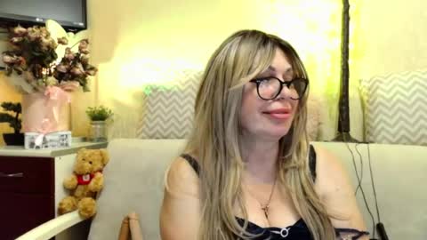 Snapshot of susiexnoreen chatting on 07/03/26, 12:39 SusiexNoreen online show from 07/03/26, 12:39