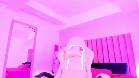 Snapshot of sussan_nicolle1 chatting on 10/17/25, 12:19 Sussan Nicole online show from 10/17/25, 12:19