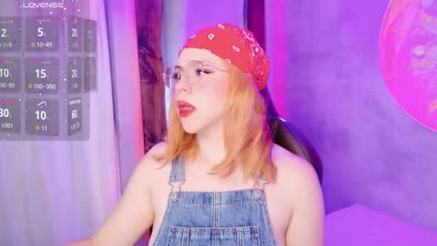 Snapshot of sussiestrawberry chatting on 11/28/25, 10:07 Sussie online show from 11/28/25, 10:07