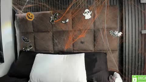 sussy_vixen online show from 10/24/25, 07:43