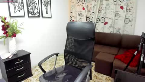 Susy online show from 03/11/25, 07:14