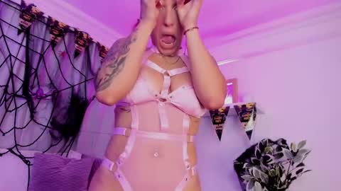 susyy online show from 10/29/25, 07:48