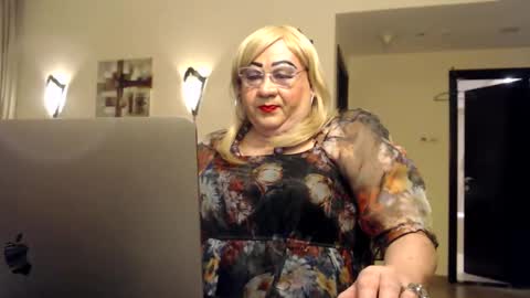 Snapshot of suzannebanci chatting on 01/10/25, 06:49 My name is Sissy or more fully Suzanna Aprilia Maria Mariquita Catarina Chinita Banci. Soy una puta - que chimba ladybug online show from 01/10/25, 06:49