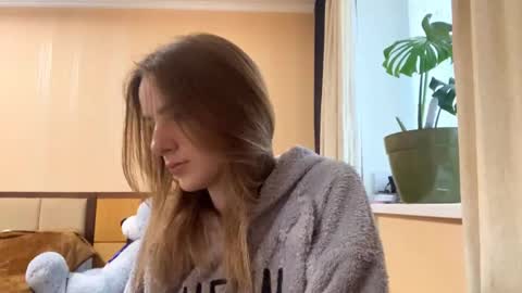 Emila online show from 04/16/26, 07:53