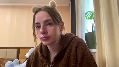 Snapshot of suzannetigerino chatting on 04/18/26, 06:17 Emila online show from 04/18/26, 06:17