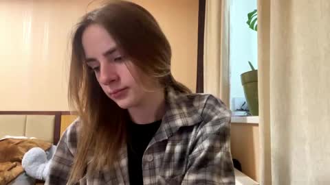 Snapshot of suzannetigerino chatting on 04/20/26, 07:33 Emila online show from 04/20/26, 07:33