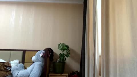 Snapshot of suzannetigerino chatting on 04/23/26, 12:40 Emila online show from 04/23/26, 12:40