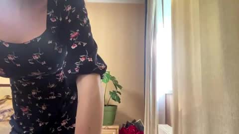 Snapshot of suzannetigerino chatting on 05/05/26, 12:35 Emila online show from 05/05/26, 12:35