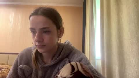 Snapshot of suzannetigerino chatting on 05/06/26, 06:41 Emila online show from 05/06/26, 06:41