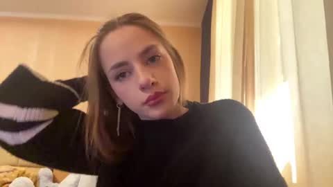 Snapshot of suzannetigerino chatting on 05/15/26, 12:12 Emila online show from 05/15/26, 12:12