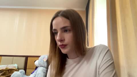 Snapshot of suzannetigerino chatting on 05/20/26, 12:44 Emila online show from 05/20/26, 12:44