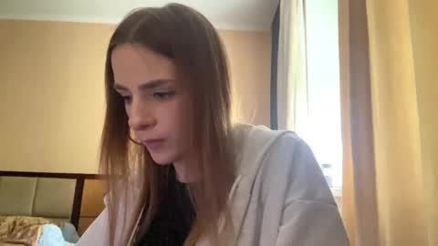 Snapshot of suzannetigerino chatting on 05/22/26, 01:06 Emila online show from 05/22/26, 01:06
