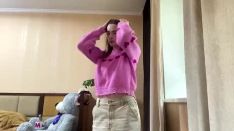 Snapshot of suzannetigerino chatting on 05/27/26, 01:30 Emila online show from 05/27/26, 01:30